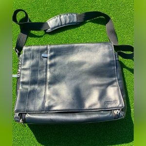 Kenneth Cole Reaction Messenger Bag